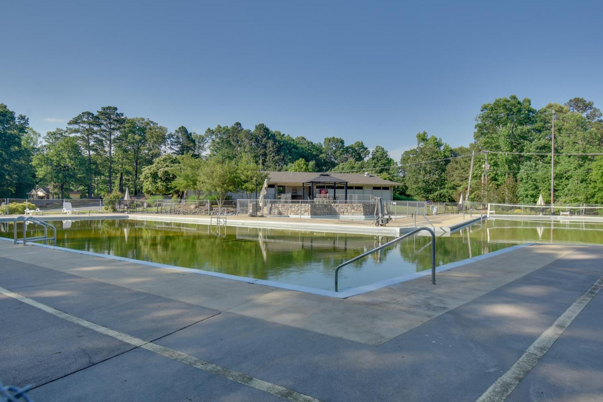 Lakefront Retreat With Deck, Dock And Resort Amenities هوت سبرنغز المظهر الخارجي الصورة