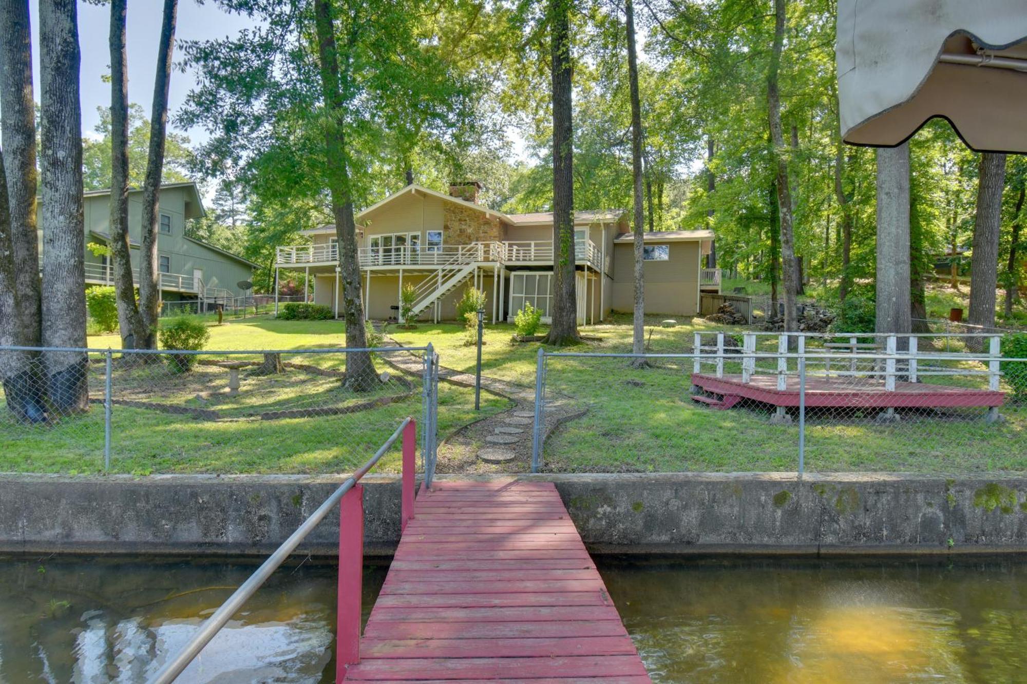 Lakefront Retreat With Deck, Dock And Resort Amenities هوت سبرنغز المظهر الخارجي الصورة